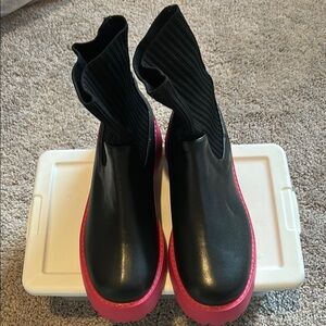 Black and Pink Winter Rain Boots with Sleek Design